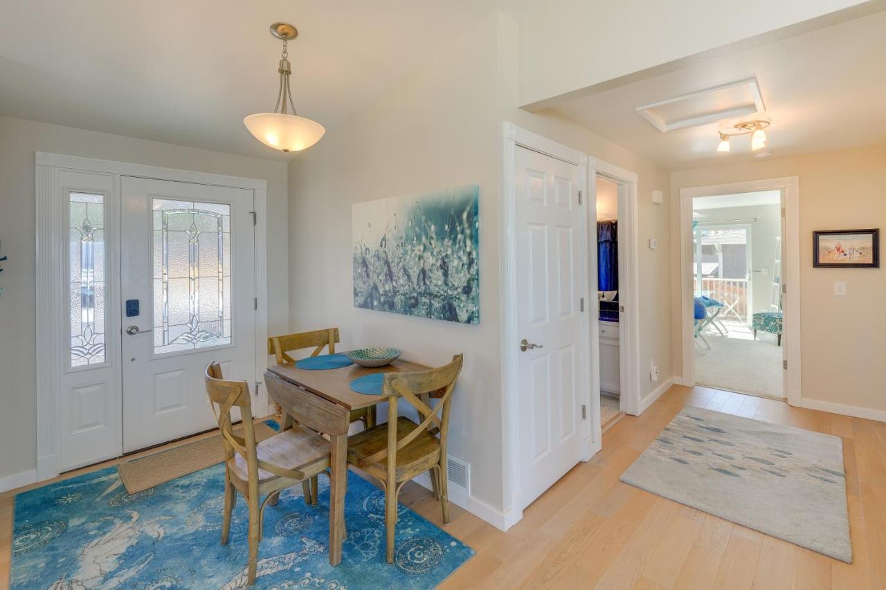 Stunning Home In Coupeville With Deck And Beach Access Exterior photo